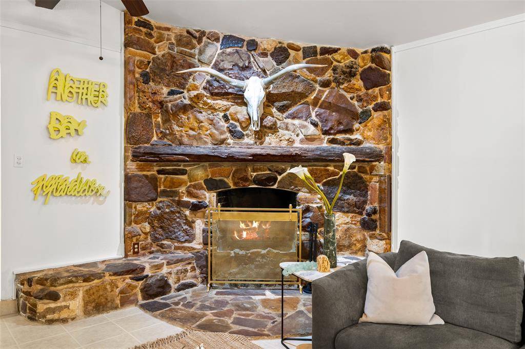 109 Hillside Drive W, Burleson, TX 76028