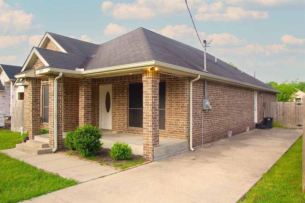 907 S Meriott Street, Ennis, TX 75119