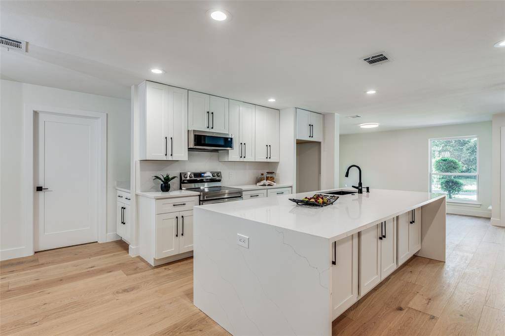 1516 W Five Mile Parkway, Dallas, TX 75224