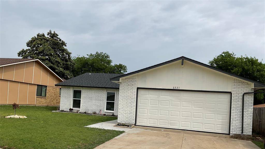 2221 Pennington Drive, Arlington, TX 76014