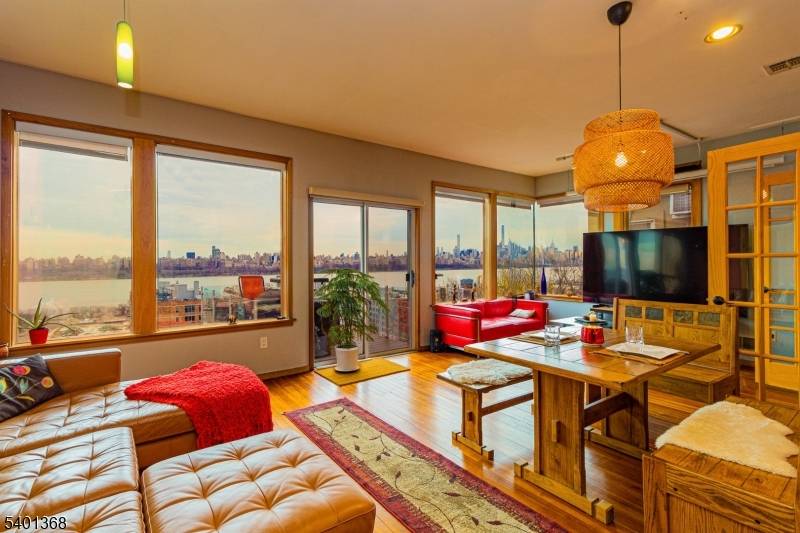 152 Pine St, Cliffside Park Boro, NJ 07010