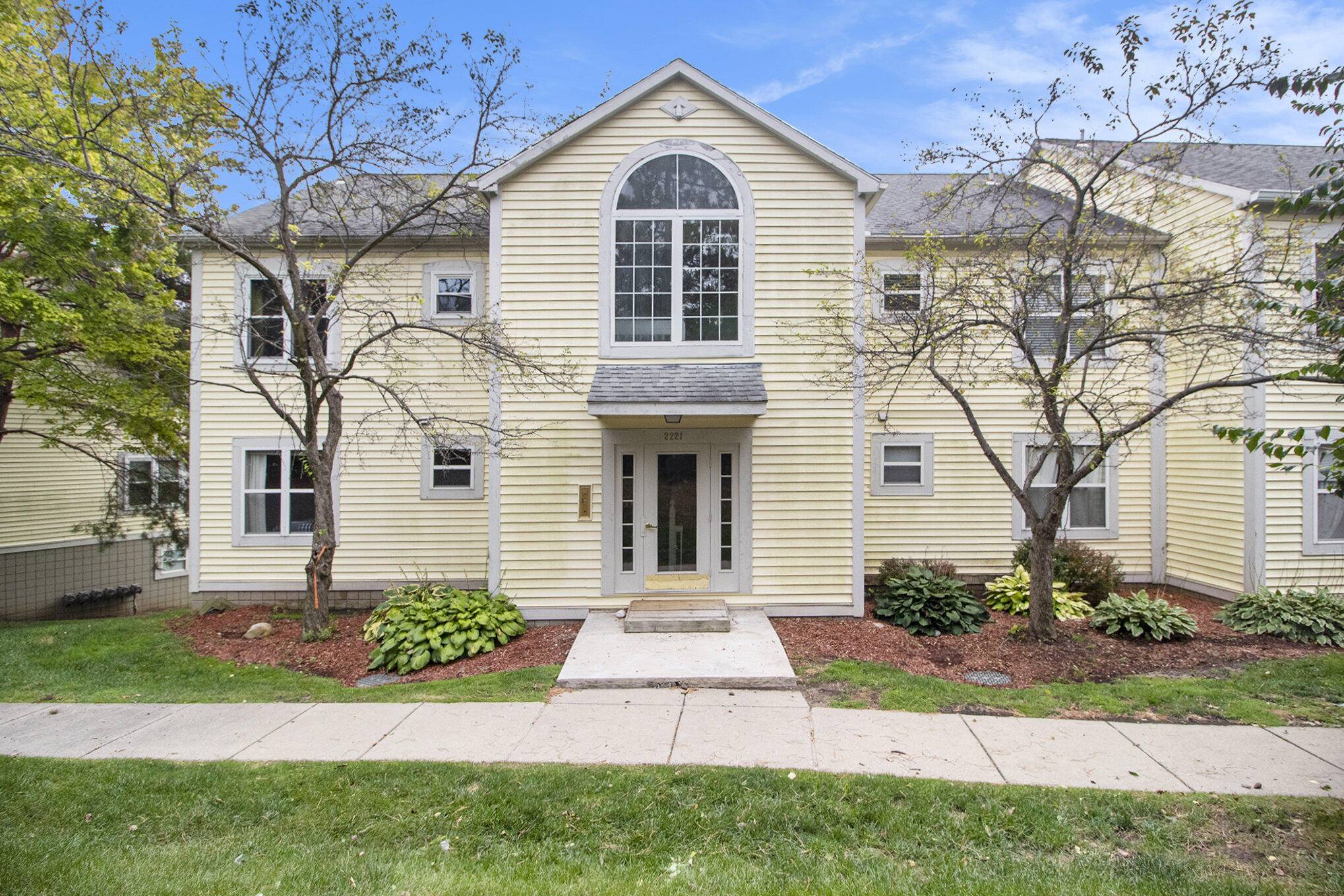 2221 S Huron Pkwy #2, Ann Arbor, MI 48104