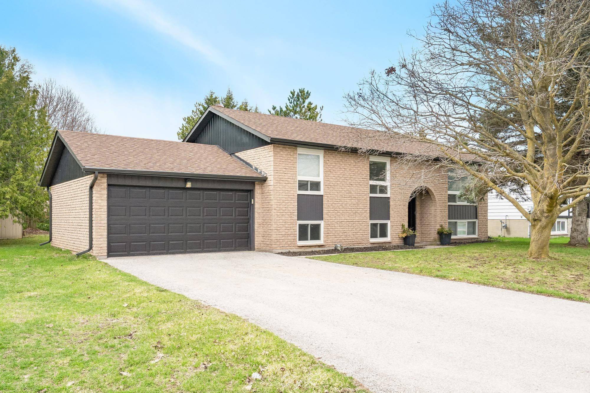 16 Wales AVE N, Adjala-tosorontio, ON L0M 1J0