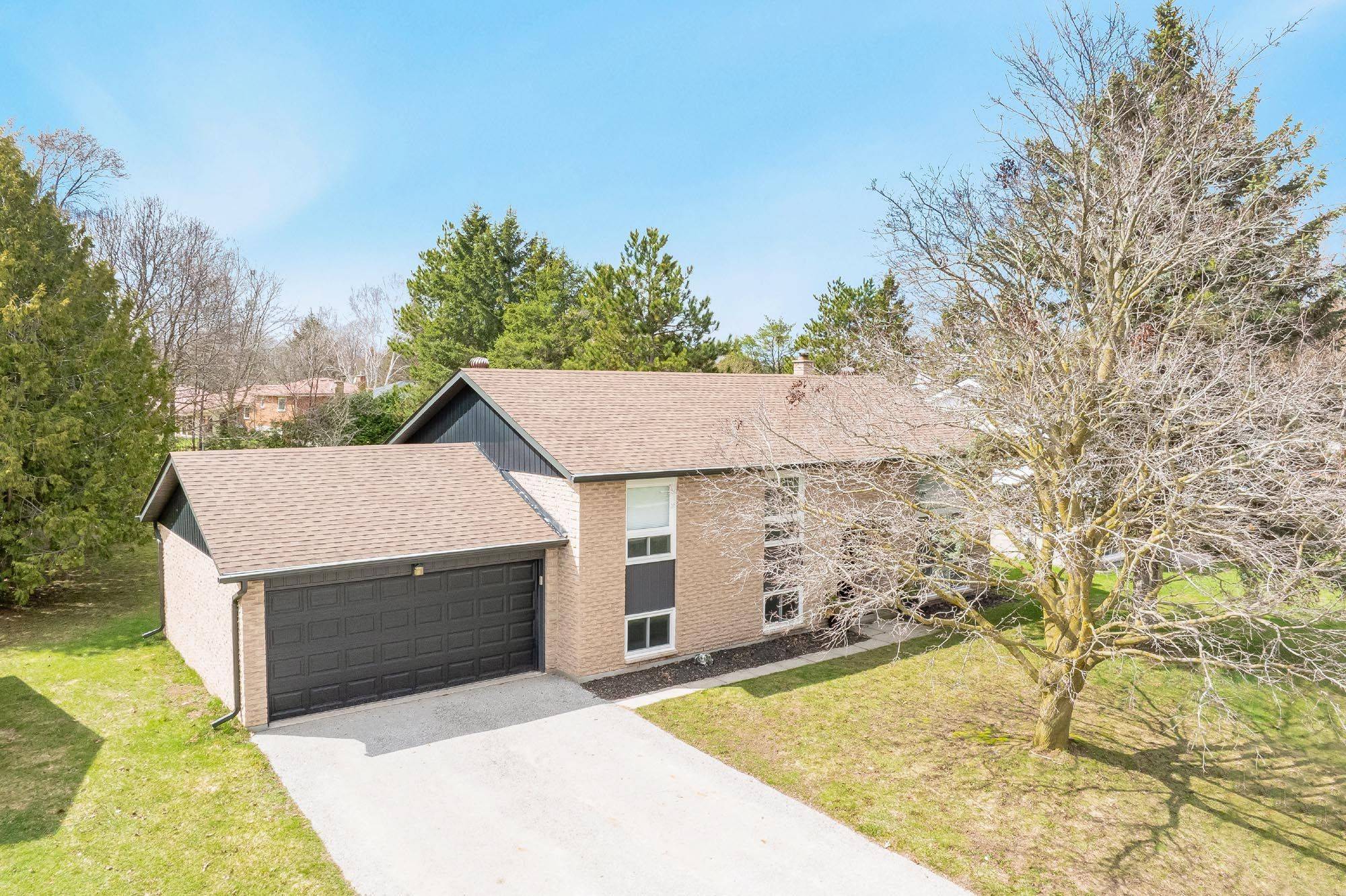 16 Wales AVE N, Adjala-tosorontio, ON L0M 1J0