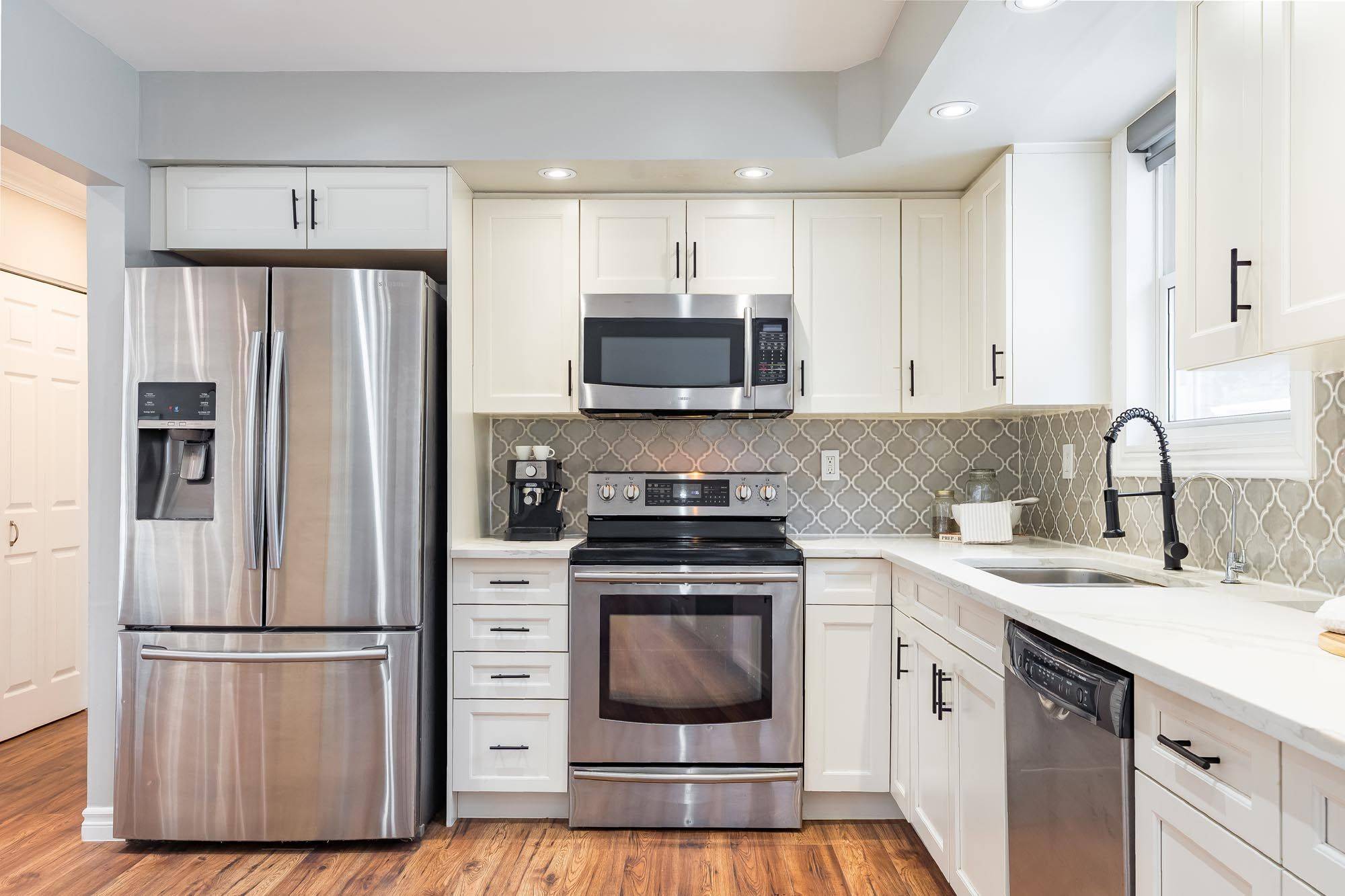 16 Wales AVE N, Adjala-tosorontio, ON L0M 1J0