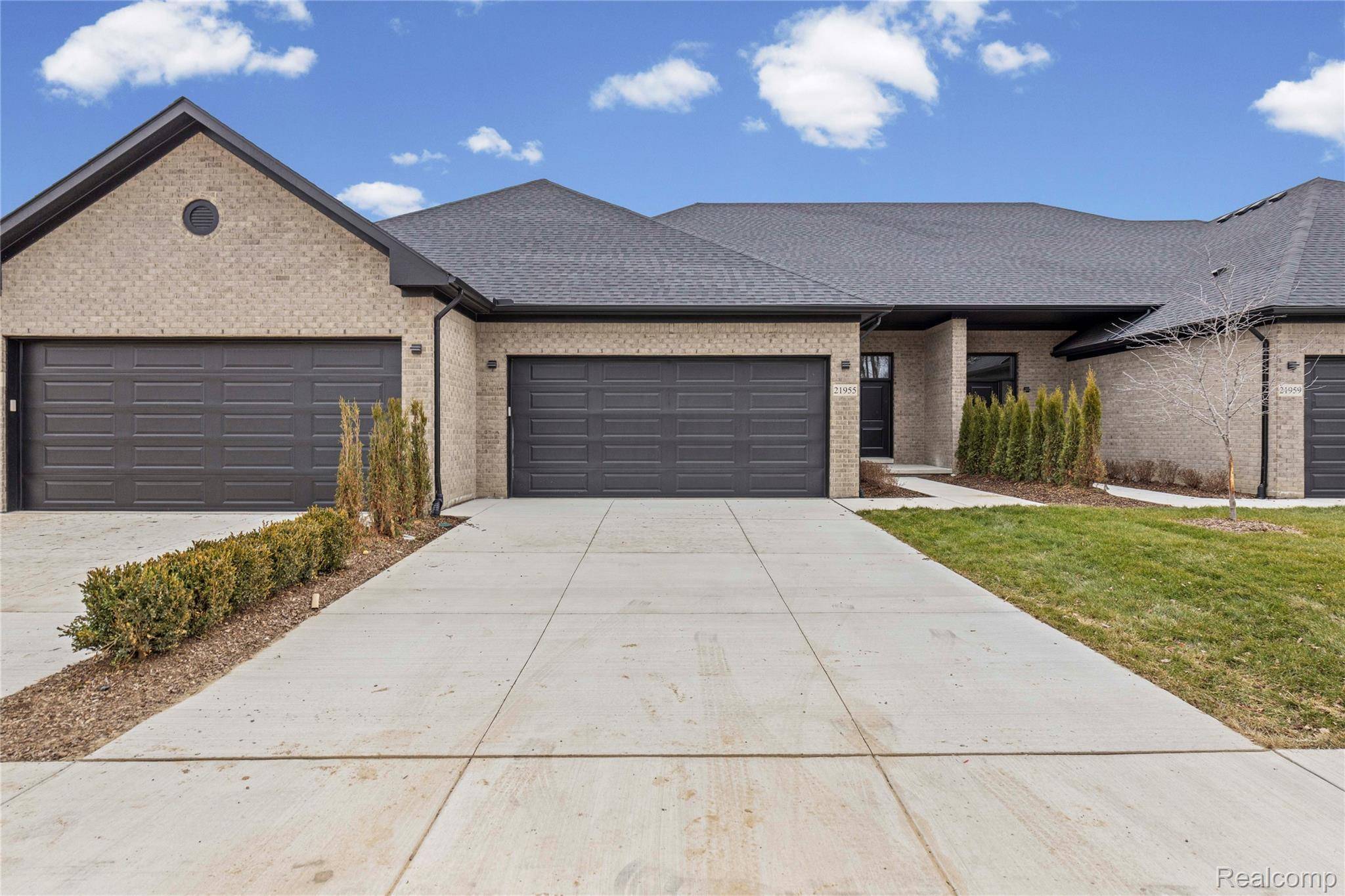 21959 Deer Brook DR #2, Southfield, MI 48075