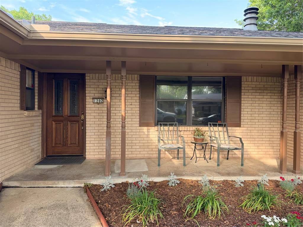 1202 RED OAK, Ennis, TX 75119