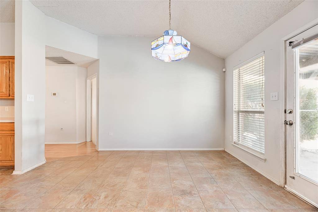 637 Manchester Drive, Mansfield, TX 76063