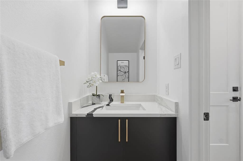 1402 Hutchins Avenue, Dallas, TX 75203