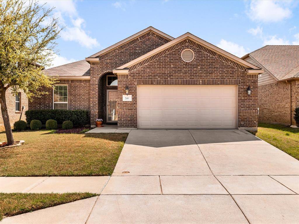 209 Emerald Creek Drive, Fort Worth, TX 76131