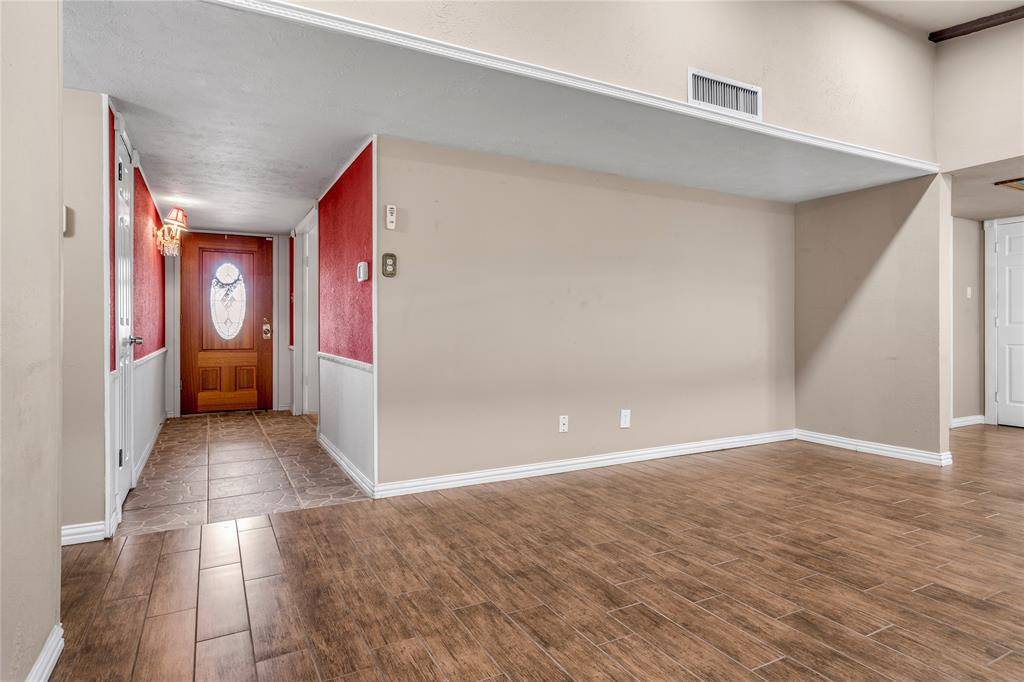 1813 Dodge Trail, Grand Prairie, TX 75052