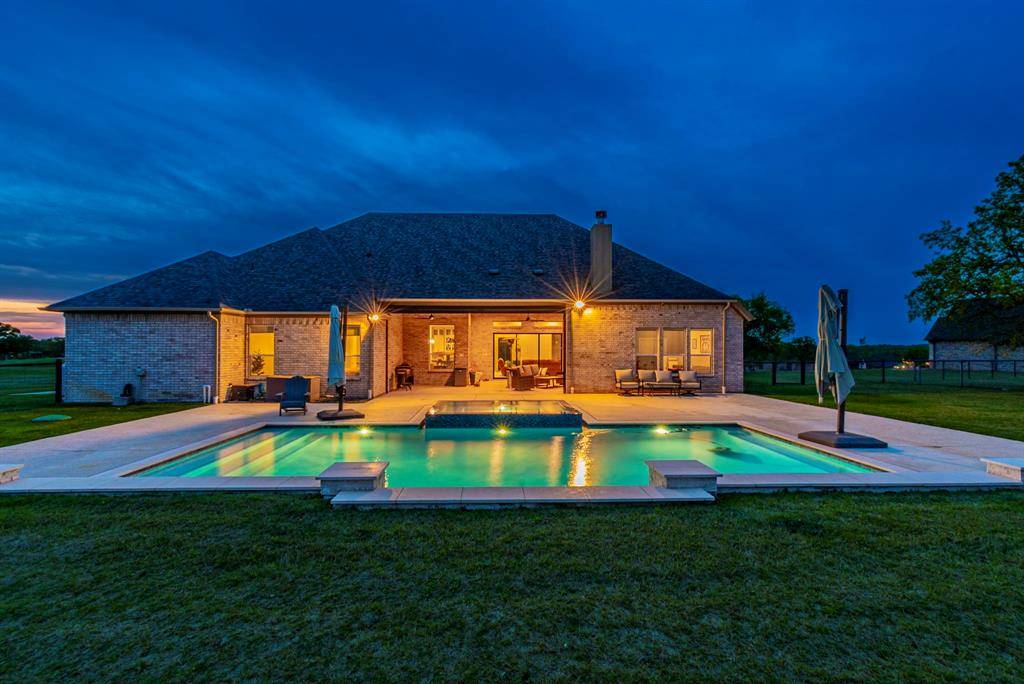 150 Las Brisas Drive, Decatur, TX 76234