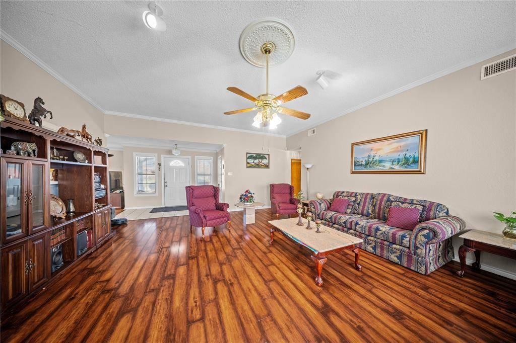 736 Whitewing Drive, Mesquite, TX 75150