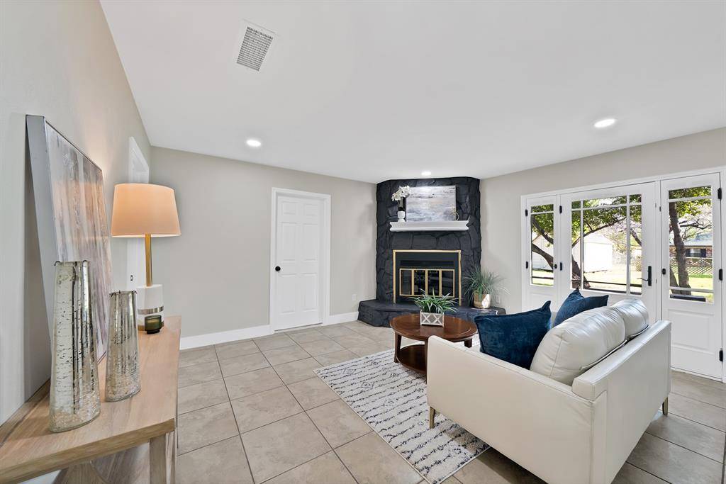 1213 Walker Drive, Hurst, TX 76053