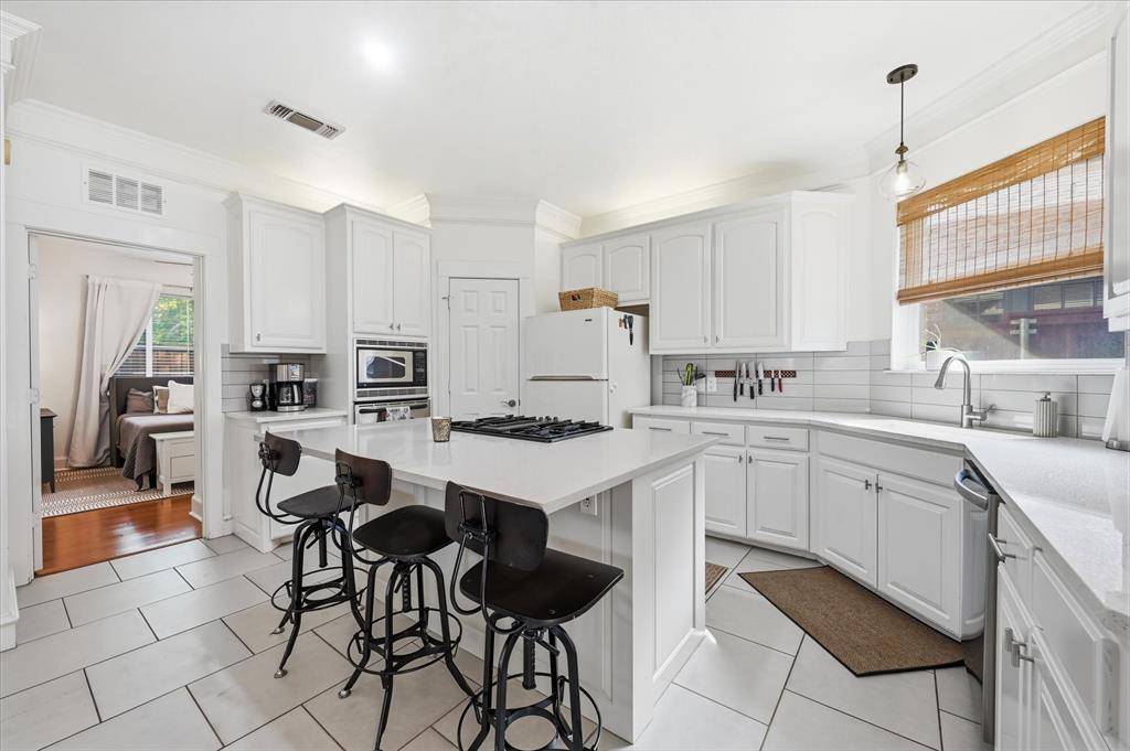 3332 W 4th Street, Fort Worth, TX 76107