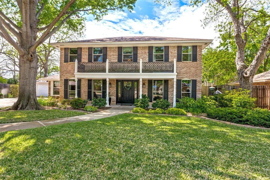 1911 Lakeside Drive, Arlington, TX 76013