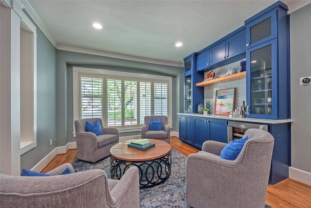 6906 La Vista Drive, Dallas, TX 75214