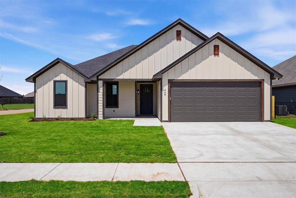 948 Huckleberry Lane, Tolar, TX 76476