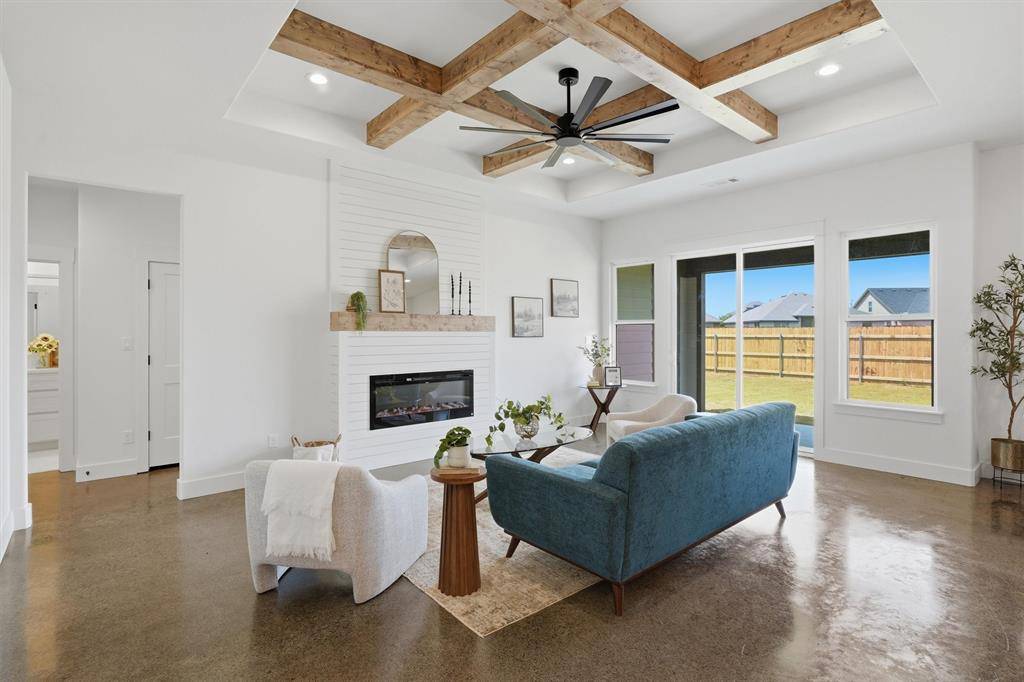 948 Huckleberry Lane, Tolar, TX 76476