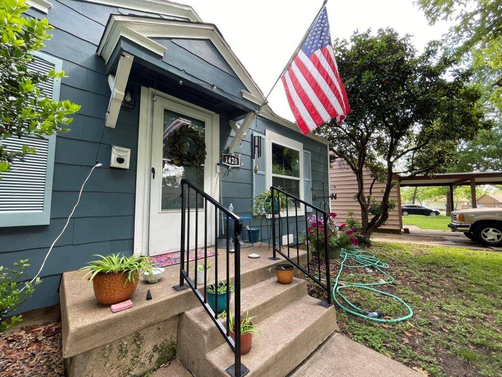 1420 Lawrence Road, River Oaks, TX 76114