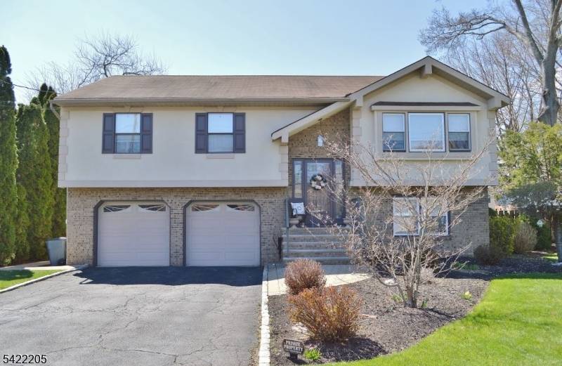 29 Hugenot St, East Hanover Twp., NJ 07936