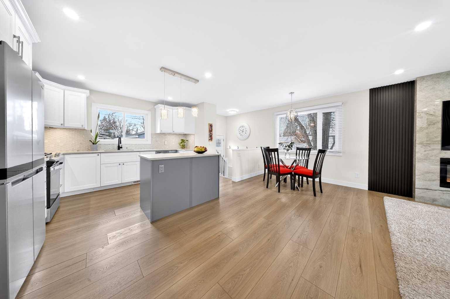 5219 Valiant DR NW, Calgary, AB T3A 0Y6