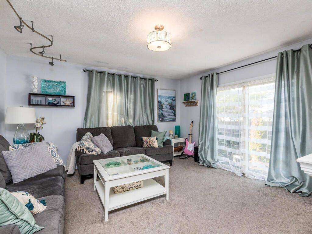 15 Terry Fox AVE, Carleton Place, ON K7C 4G2