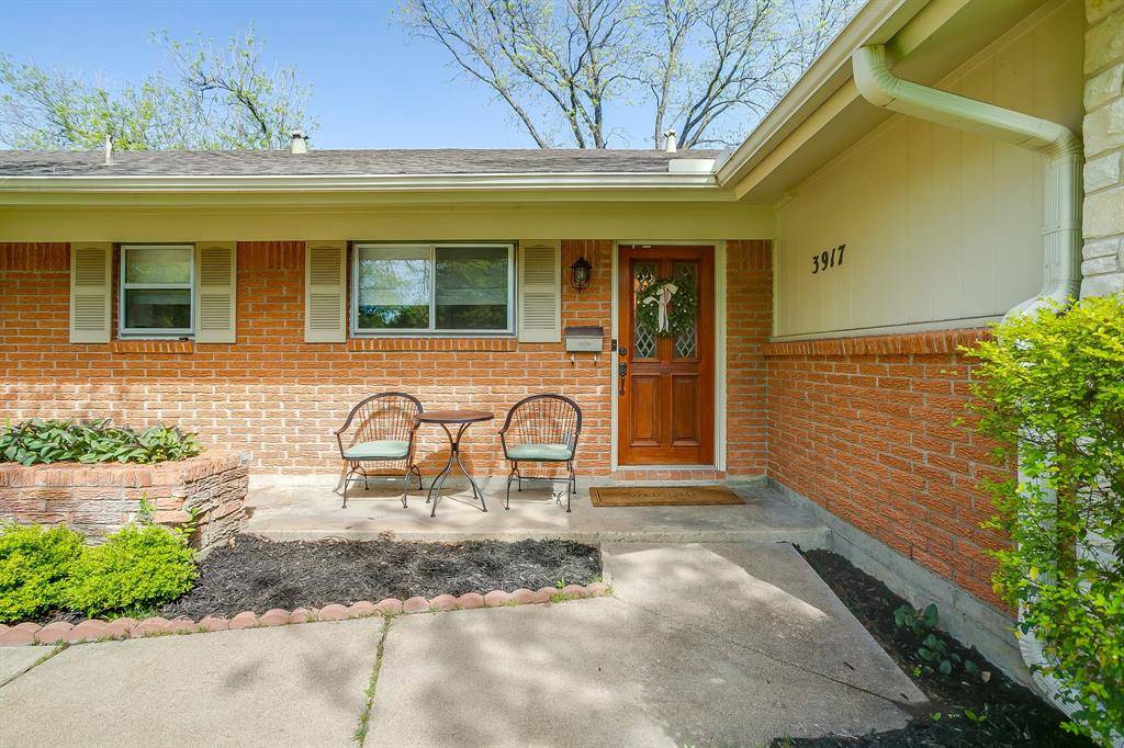 3917 Marys Creek Drive, Benbrook, TX 76116