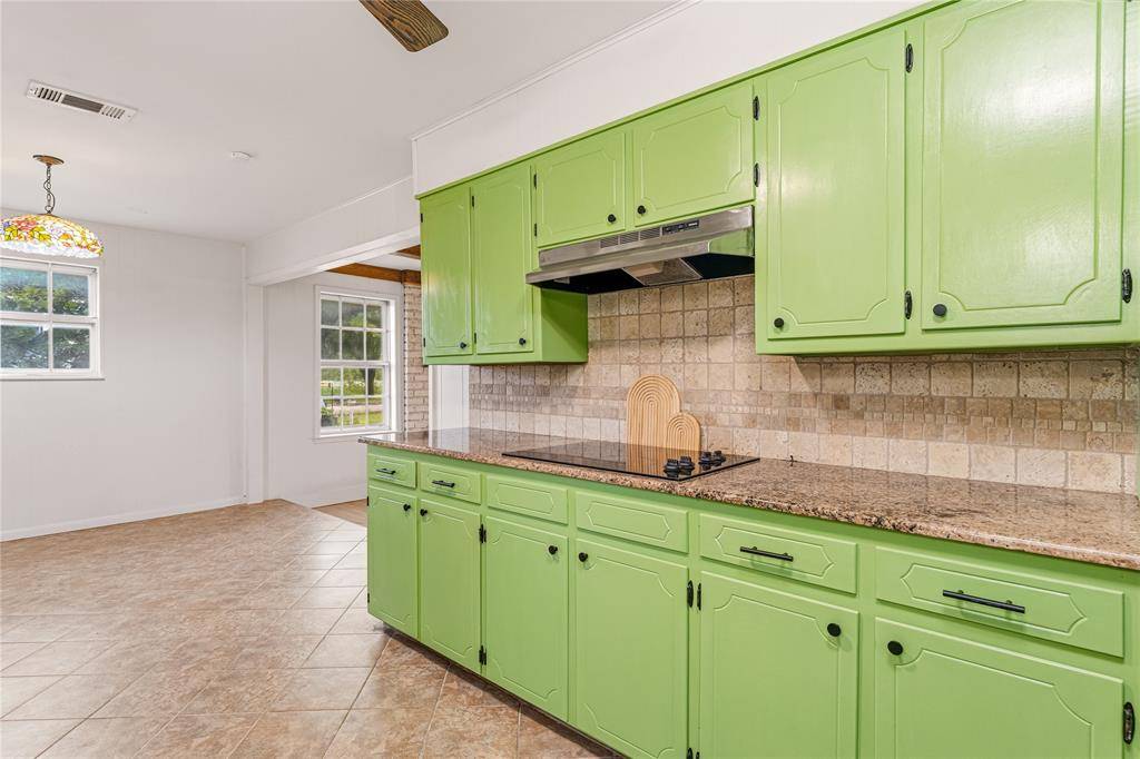 776 April Lane, China Spring, TX 76633