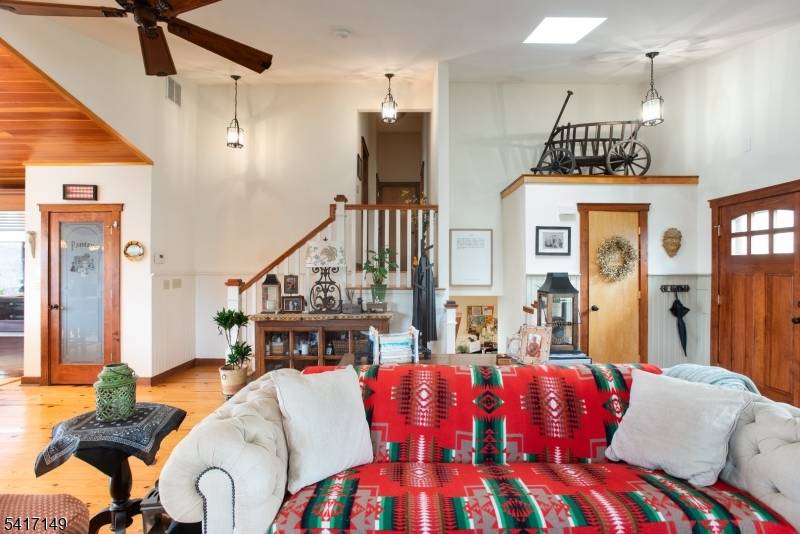 4 Greenbrier Rd, Green Brook Twp., NJ 08812