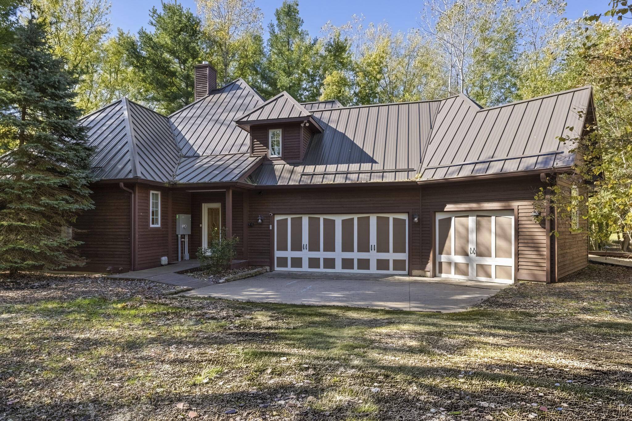 5650 Lily LN, Chikaming Twp, MI 49125