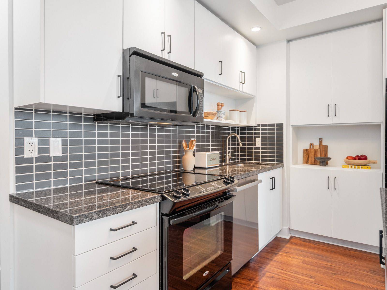 120 Homewood AVE #2804, Toronto C08, ON M4Y 2J3