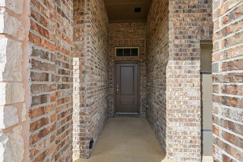 11249 Canyon Mine Drive, Aubrey, TX 76227