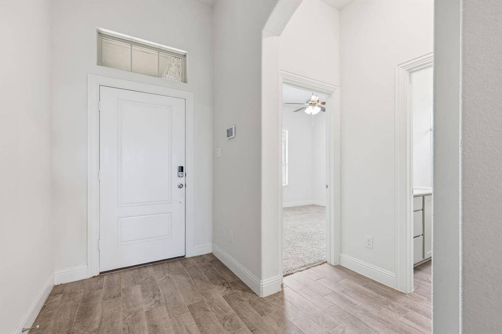 11249 Canyon Mine Drive, Aubrey, TX 76227