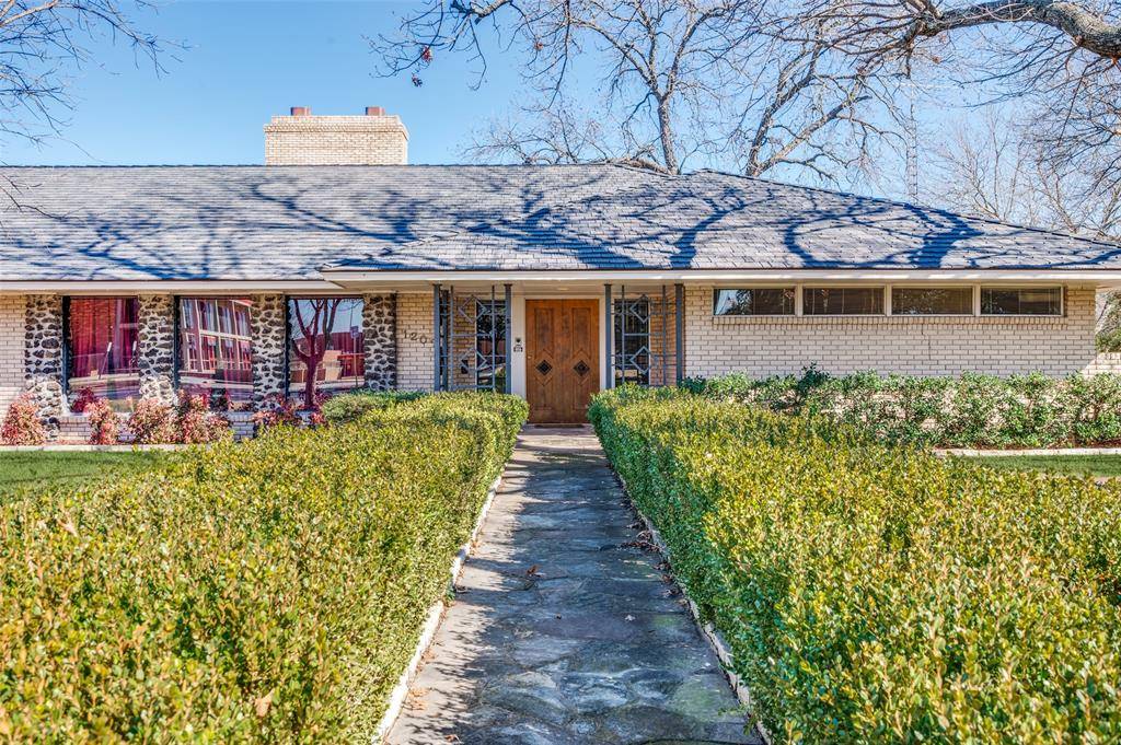 1202 S Lindsay Street, Gainesville, TX 76240