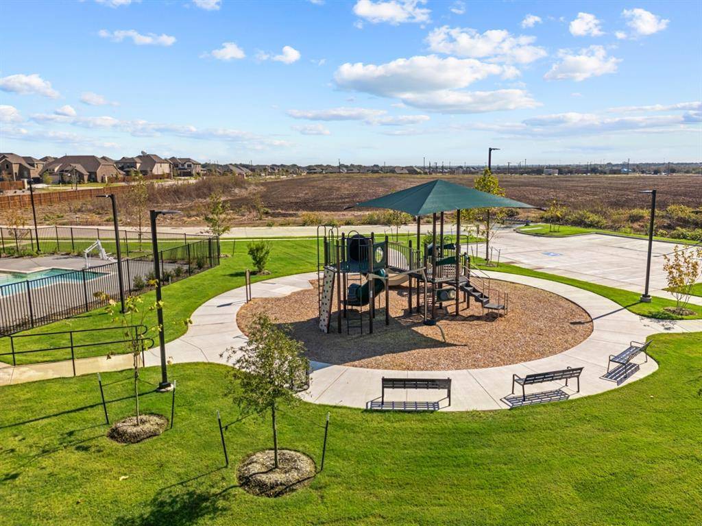 808 Landon Court, Justin, TX 76247