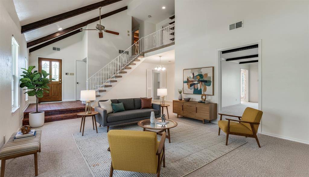 905 Live Oak Lane, Arlington, TX 76012