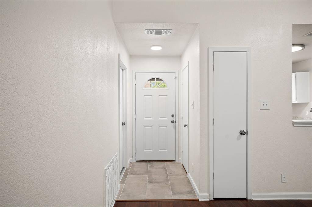 1404 Woodfern Drive, Arlington, TX 76018