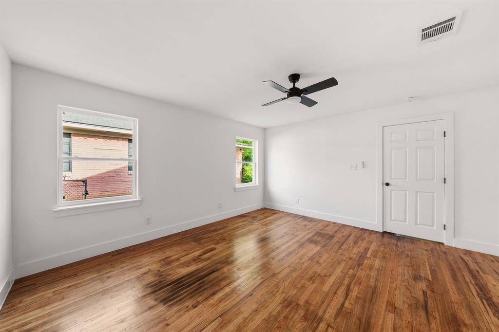 4435 Flo Avenue, Cockrell Hill, TX 75211