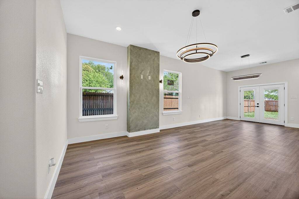 2701 S Jones Street, Fort Worth, TX 76104