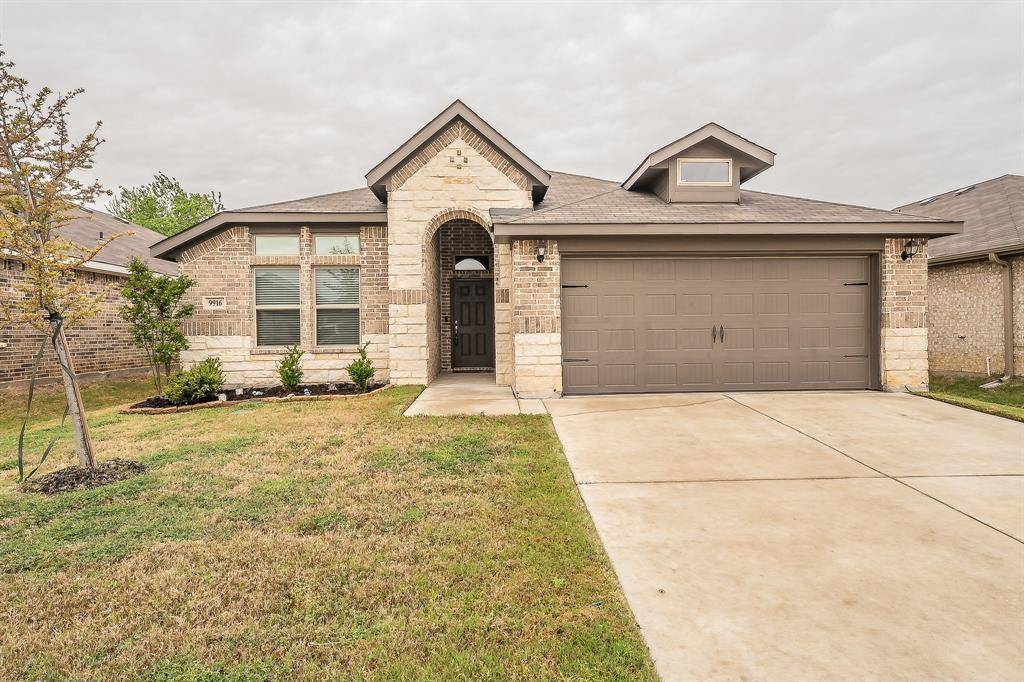 9916 Mescalbean Boulevard, Fort Worth, TX 76036