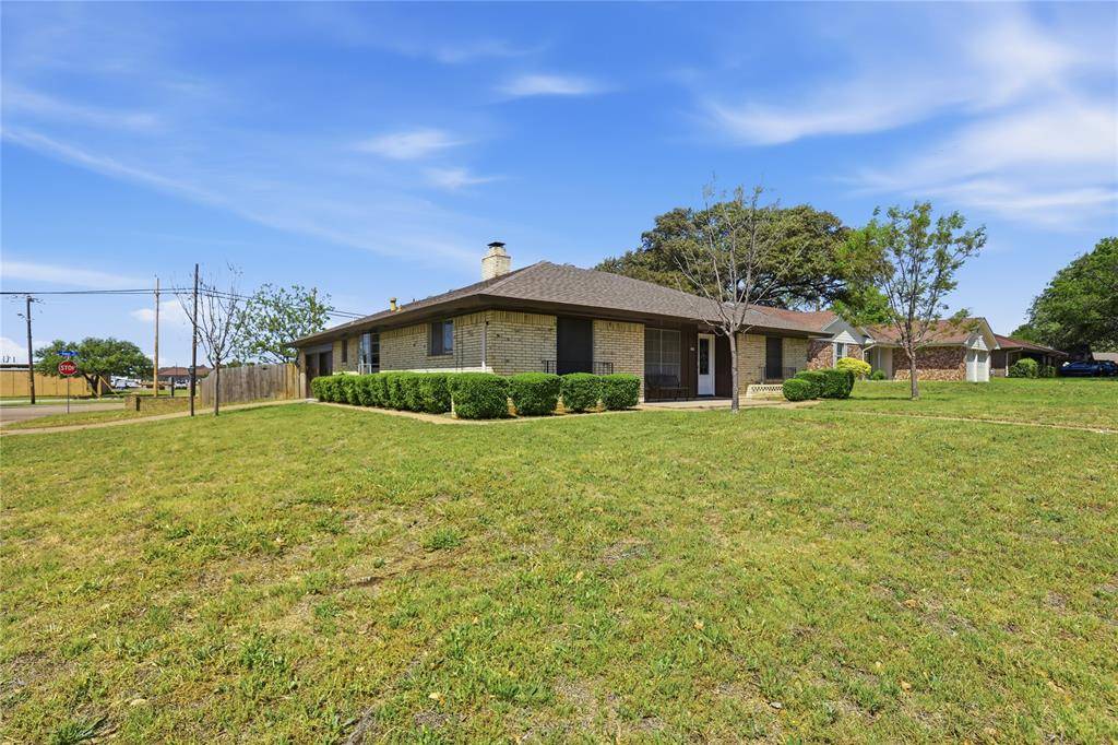 1910 Green Meadow Court, Arlington, TX 76013