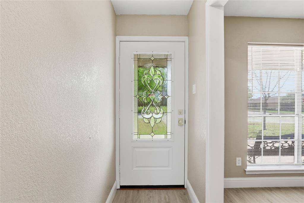 1910 Green Meadow Court, Arlington, TX 76013