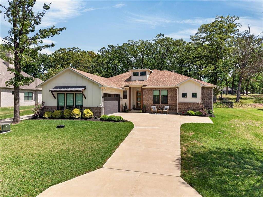 233 Hide A Way Drive, Mabank, TX 75156