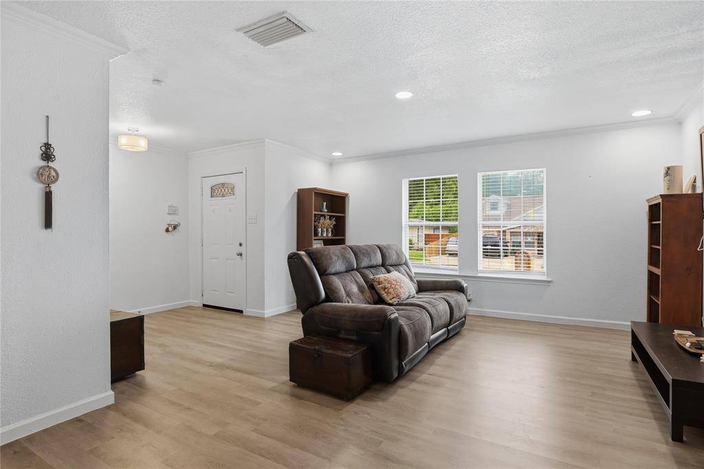 1314 E Lovers Lane, Arlington, TX 76010