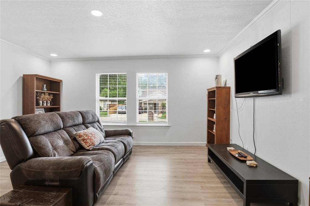 1314 E Lovers Lane, Arlington, TX 76010