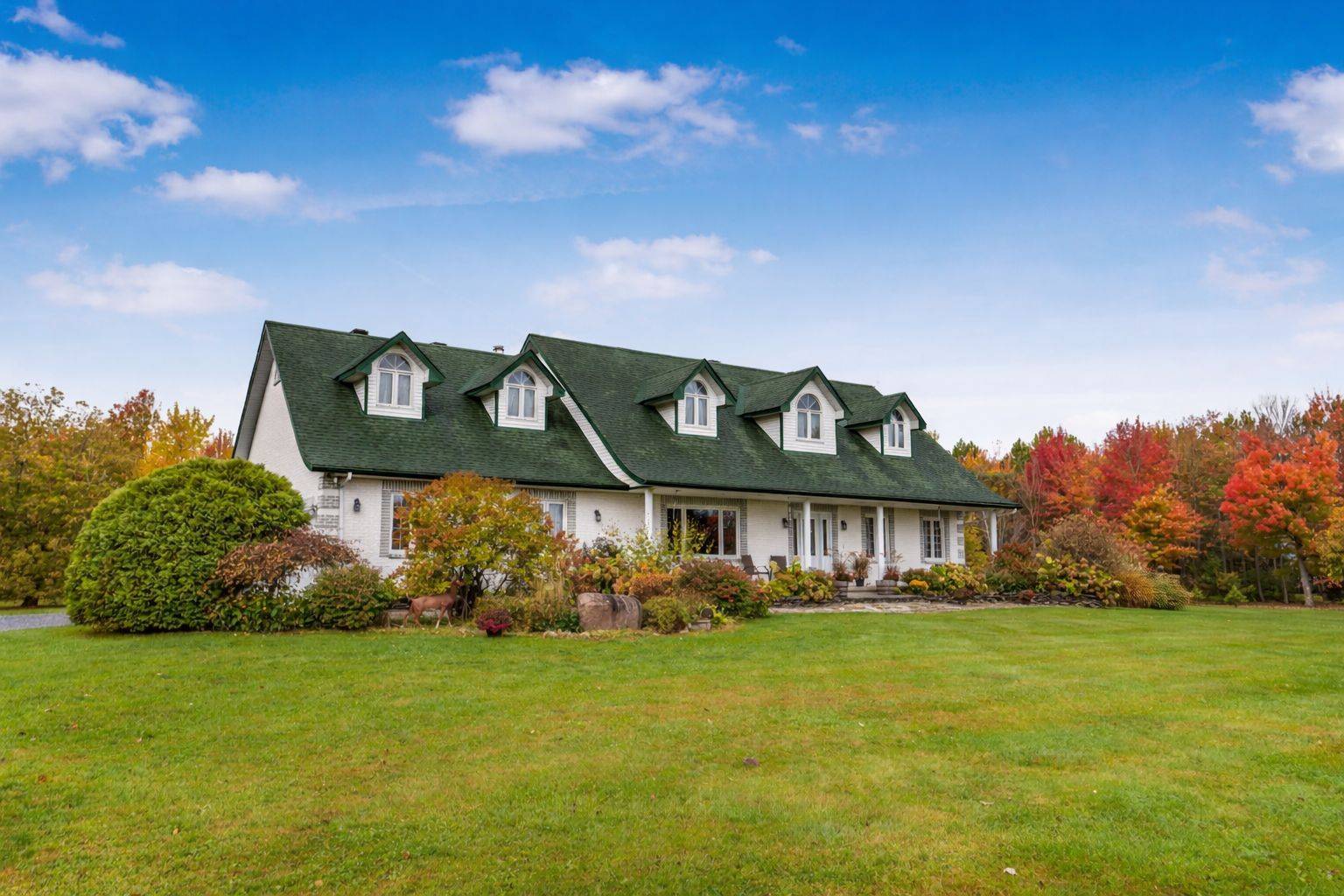 638 St Thomas RD, Russell, ON K0A 1W0