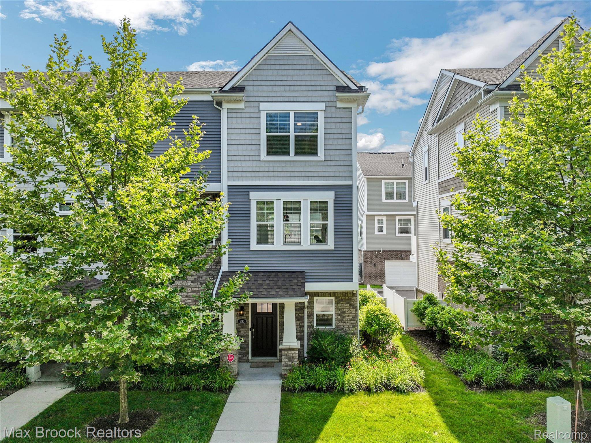 395 Glendale LN, Ferndale, MI 48220