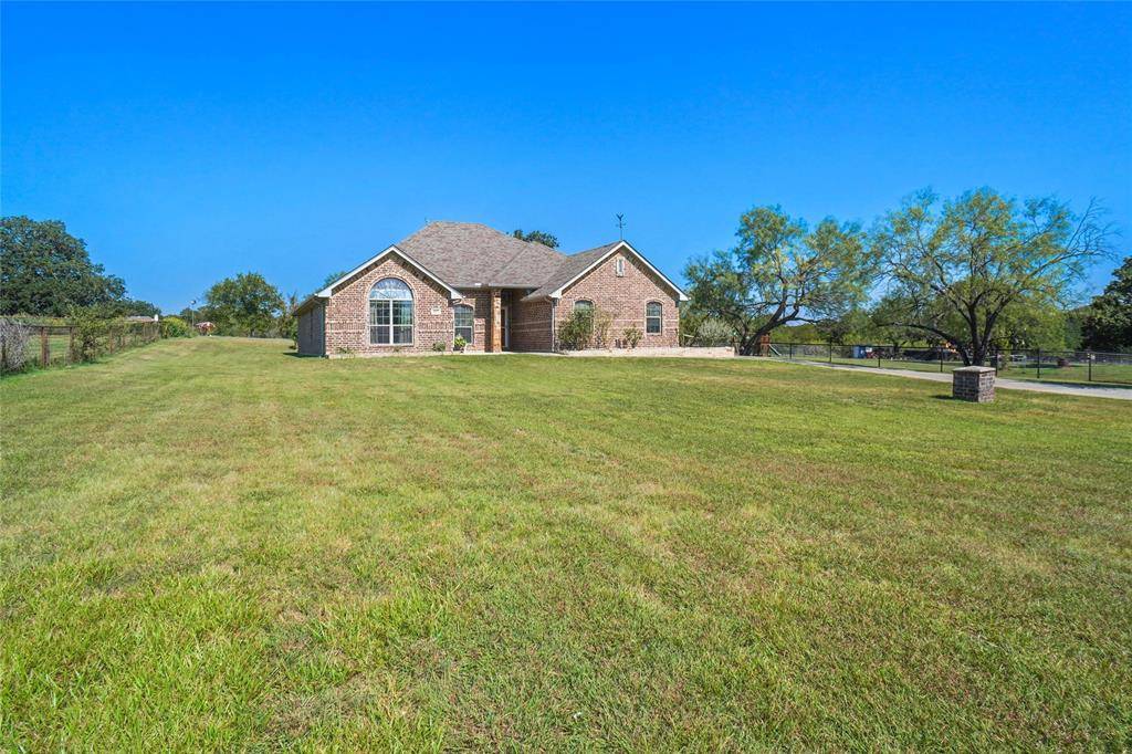 177 Lost Oak Drive, Azle, TX 76020