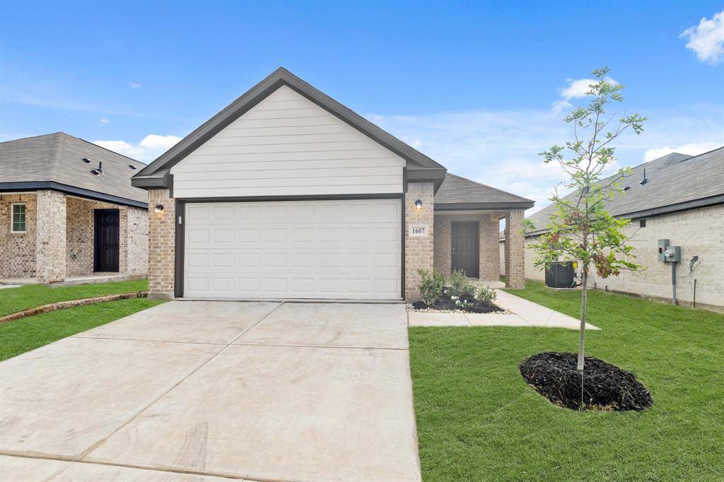 1607 Romans Road, Ennis, TX 75119